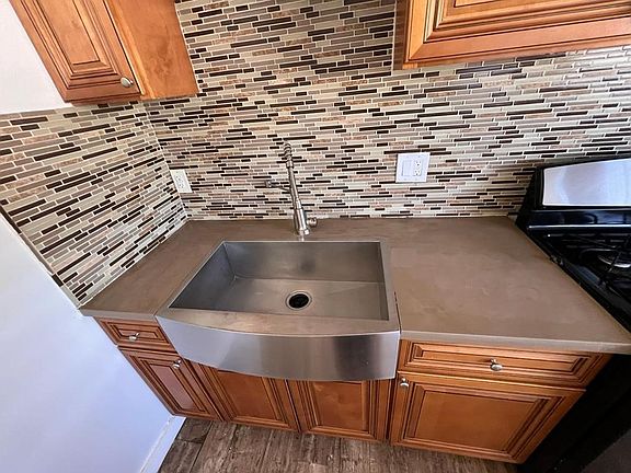 3rd image of 626 W 78th St APT 7