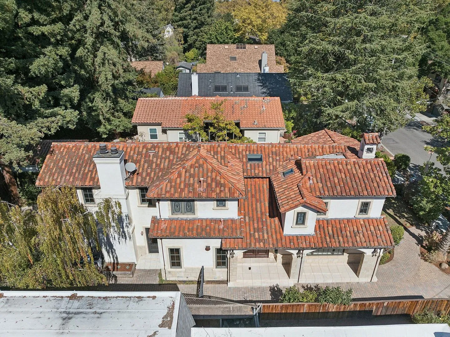 A Distinctive California Mediterranean Residence in Old Palo Alto — Photo 3