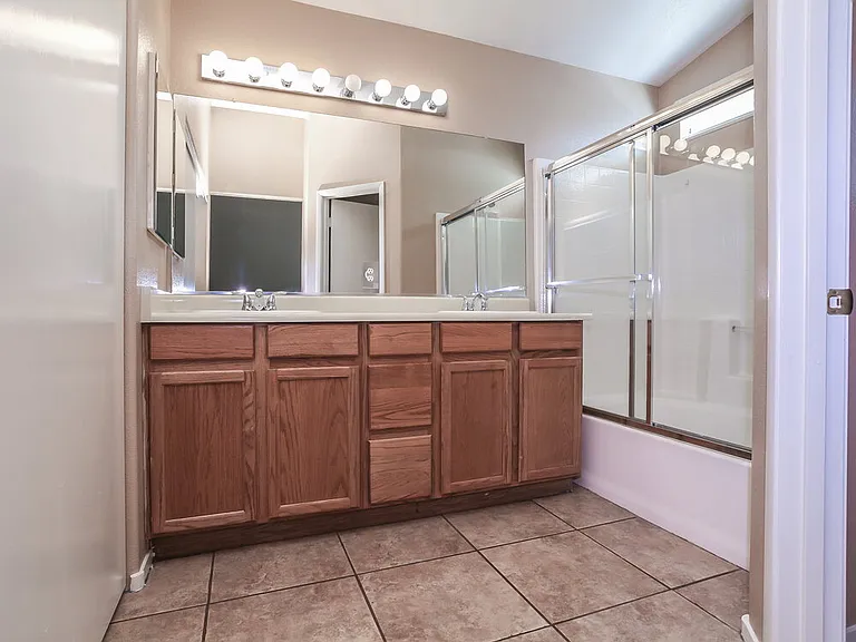 5516 Cloudy Glen St — Photo 10