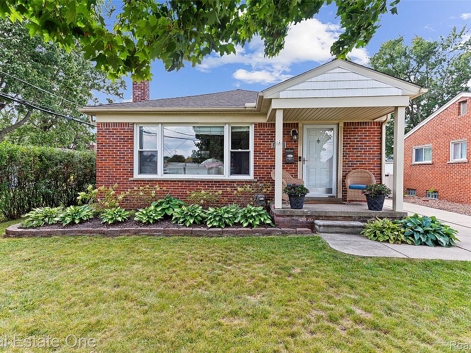 1st image of 32431 Anita Dr