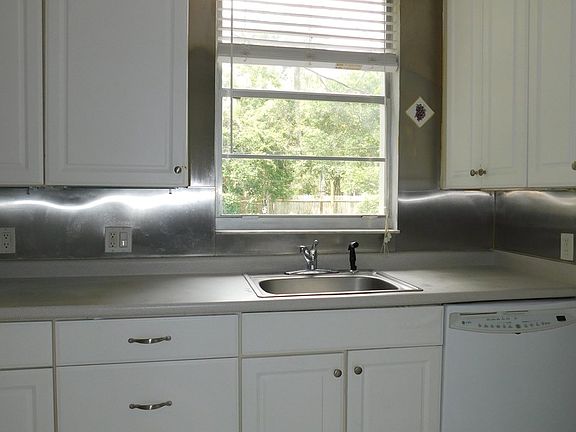 5th image of 220 SE 8th St #1