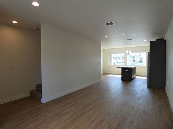 2nd image of 2412 1/2 Carmona Ave