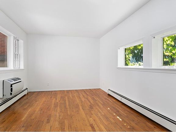 5th image of 639 1/2 Hudson St #2