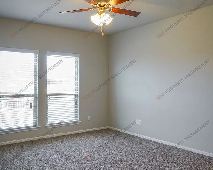 612 Cross Dr — Photo 4