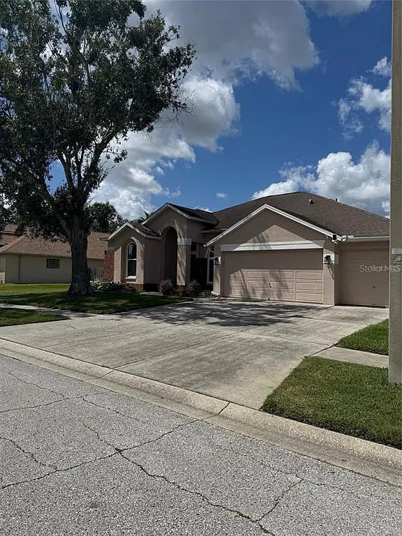 4 bed, 3.0 bath, 2217 sqft, $3,800 — Photo 2