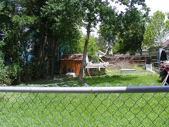 3rd image of 6827 Avenue