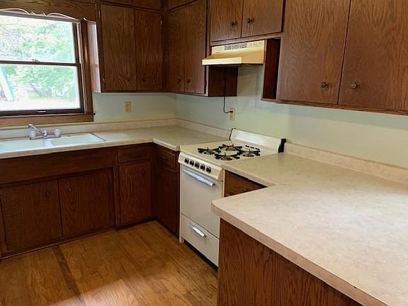 5th image of 18305 Browns Lake Rd