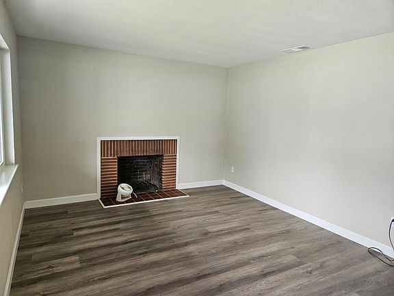5th image of 2225 Arliss Way