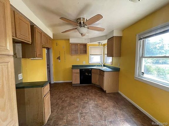 11th image of 29451 Steinhauer St