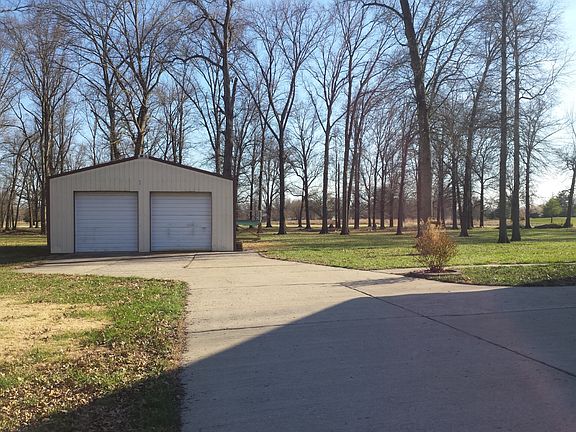 3rd image of 34 Rebecca Dr