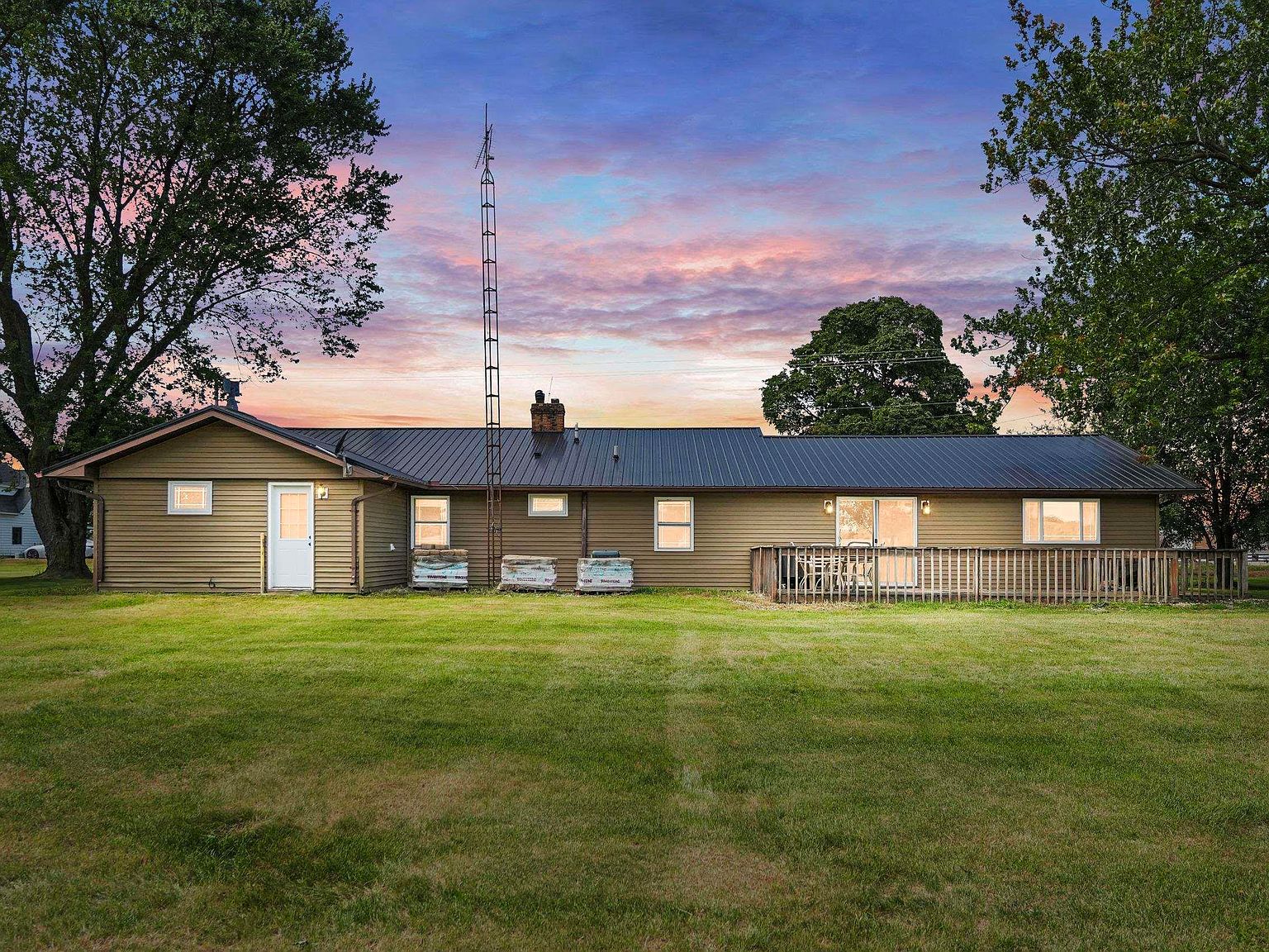 522 N Main St, Topeka, IN 46571 | Zillow