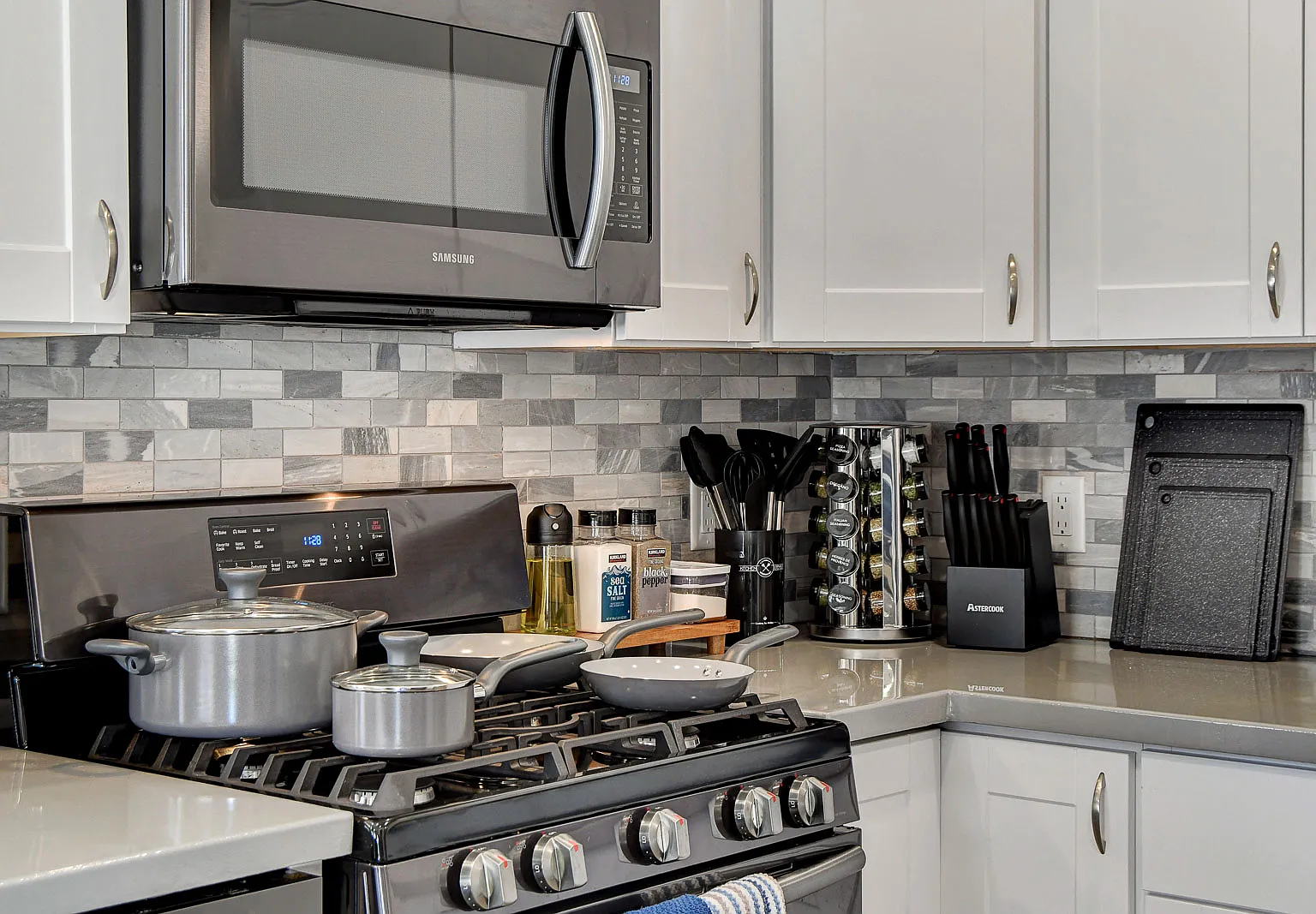 3 bed, 1576 sqft, $3,750 — Photo 4