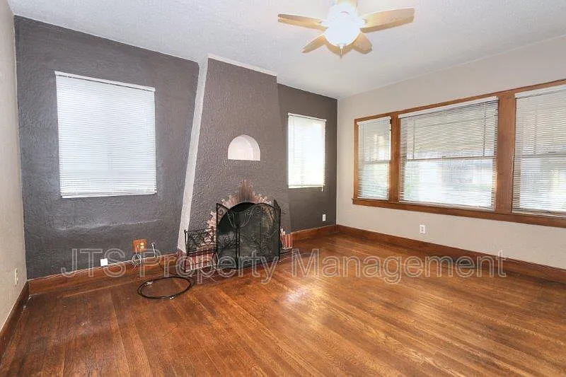 2 bed, 1.0 bath, 1120 sqft, $1,995 — Photo 3