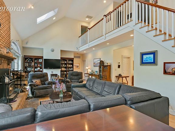 3rd image of 55 Belleview Ave