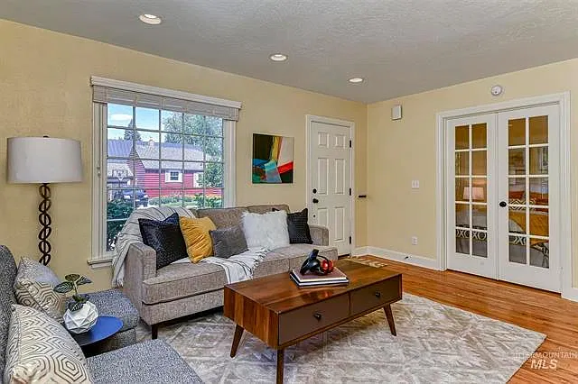 509 W Thatcher St — Photo 3
