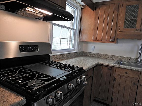 5th image of 1402 Franklyn St