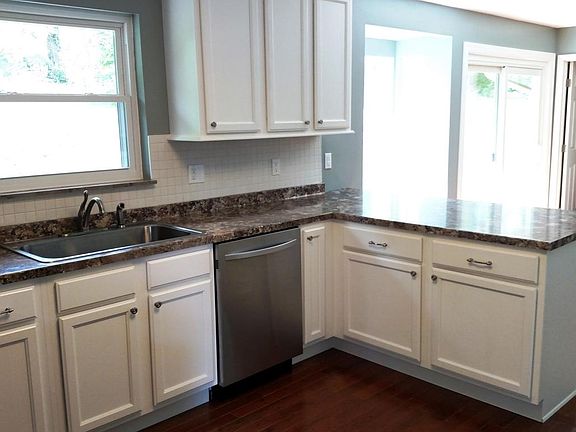 4th image of 333 Fairview Blvd