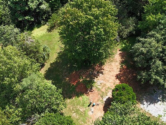 5th image of 3940 Bear Creek Rd