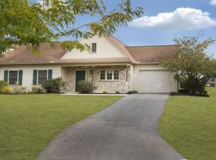 622 Hearthstone Ln, Mount Joy, PA 17552