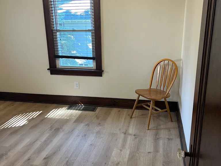 425 Pleasant St — Photo 28