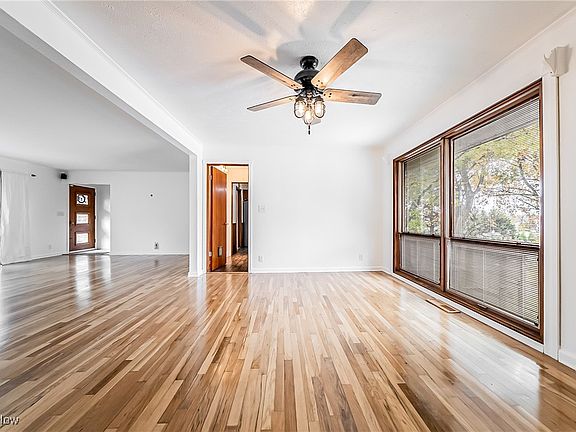 5th image of 38850 Detroit Rd