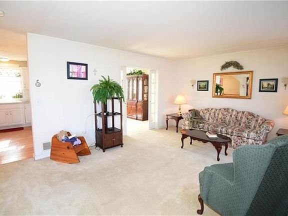 5th image of 1 Saratoga Ct