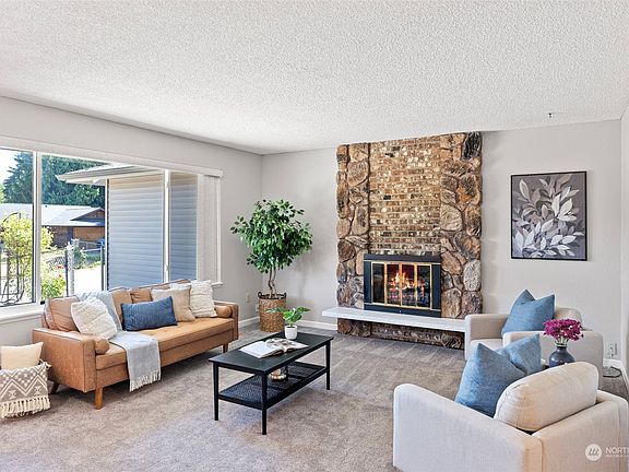 4th image of 528 Valley Oak Drive
