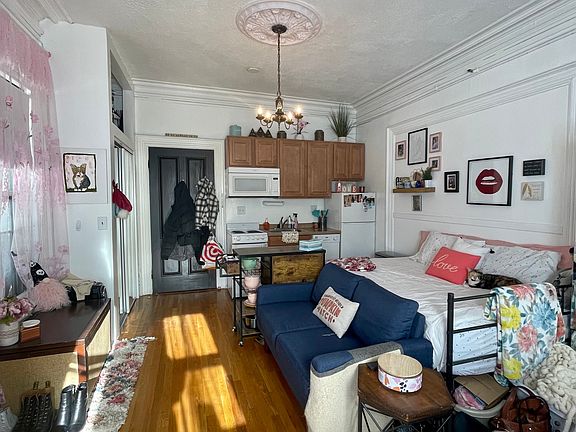 5th image of 219 Washington St APT 1