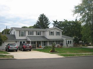 2 Hardy Rd, Levittown, PA 19056