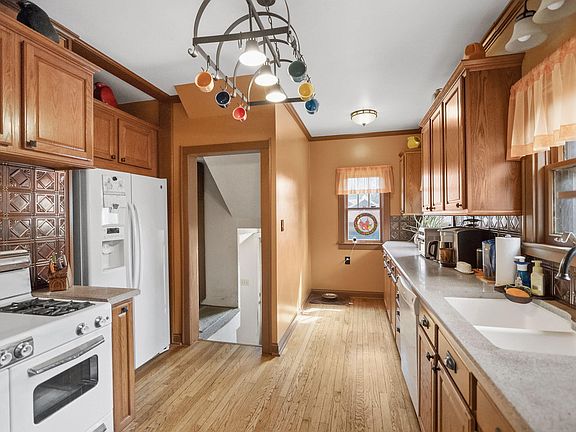 5th image of 242 169th St
