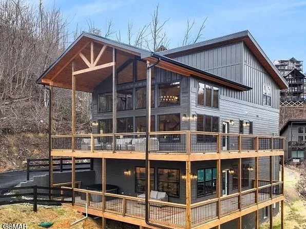1025 Elm Rd, Gatlinburg, TN 37738