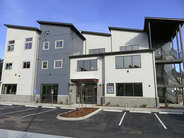Centennial Park Apartments — Photo 24