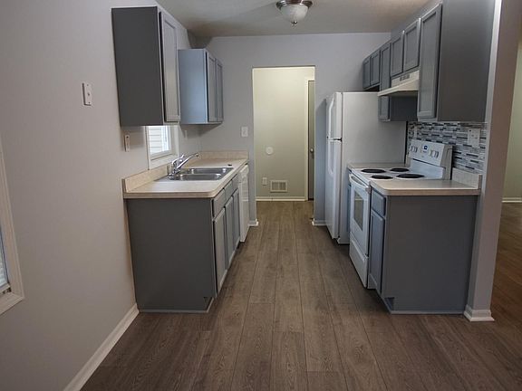 3rd image of 683 Center St W #B