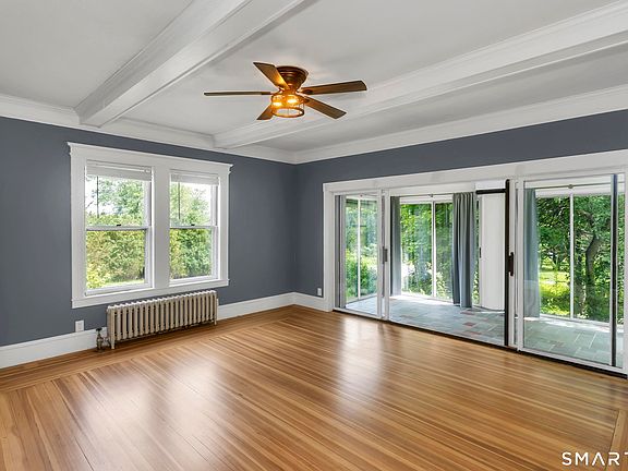 4th image of 320 Mapleton Avenue