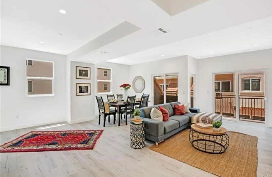 3 bed, 3.5 bath, 1536 sqft, $3,850 — Photo 4