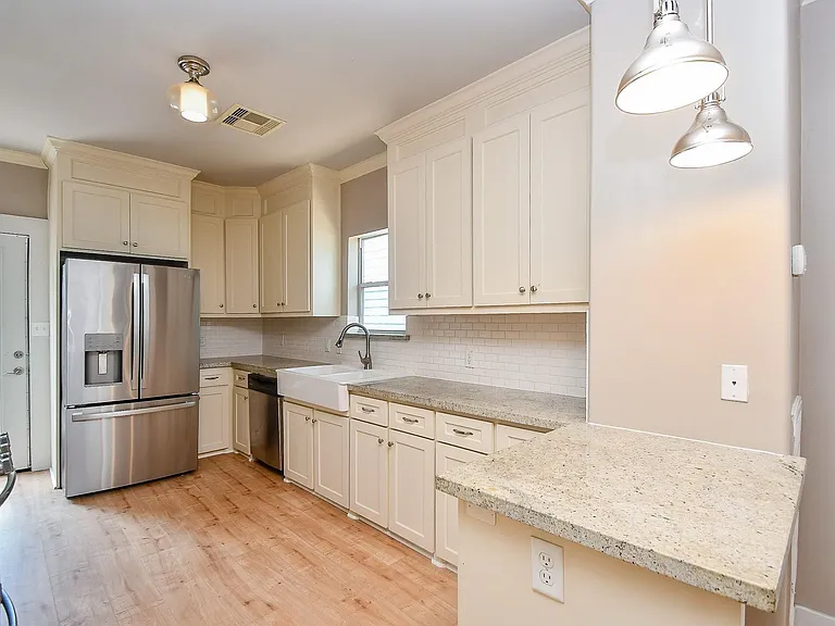1307 Walton St — Photo 9