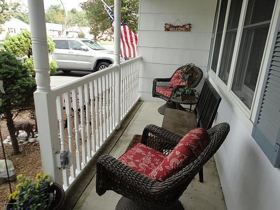2nd image of 878 Edgebrook Dr N