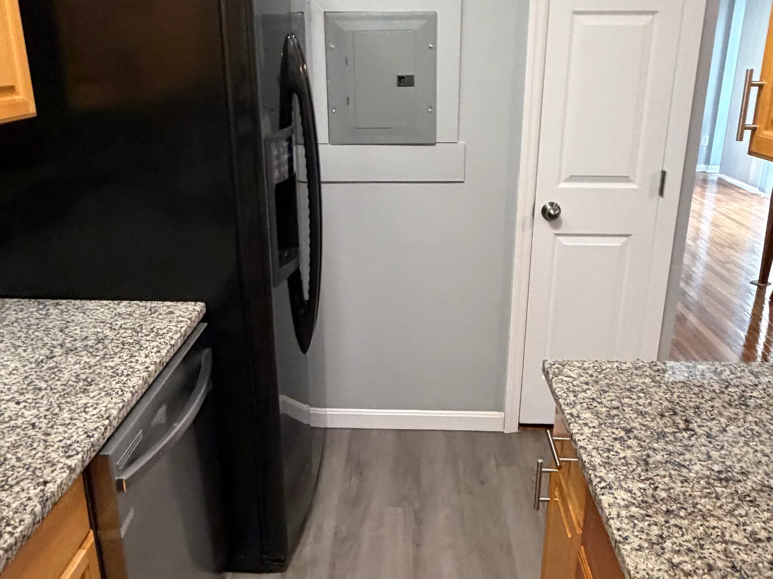 2 bed, 1010 sqft, $1,650 — Photo 2