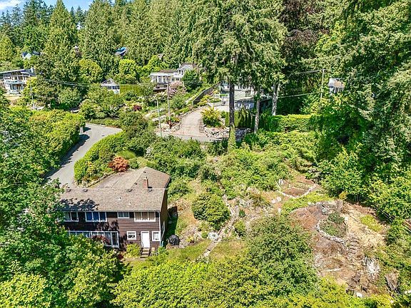 3rd image of 4704 Dogwood Ln