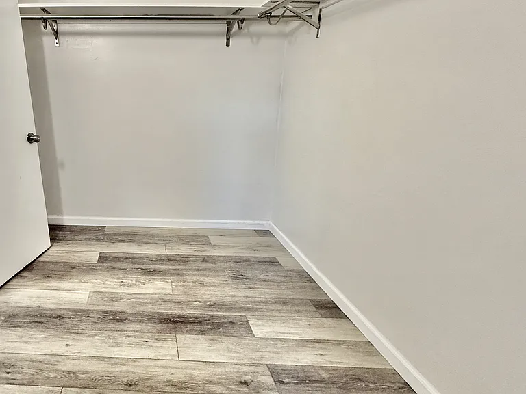 Very large Dressing room/ Walk in Closet