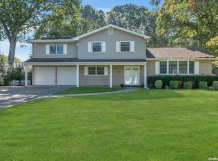 427 Ridgefield Rd, Hauppauge, NY 11788