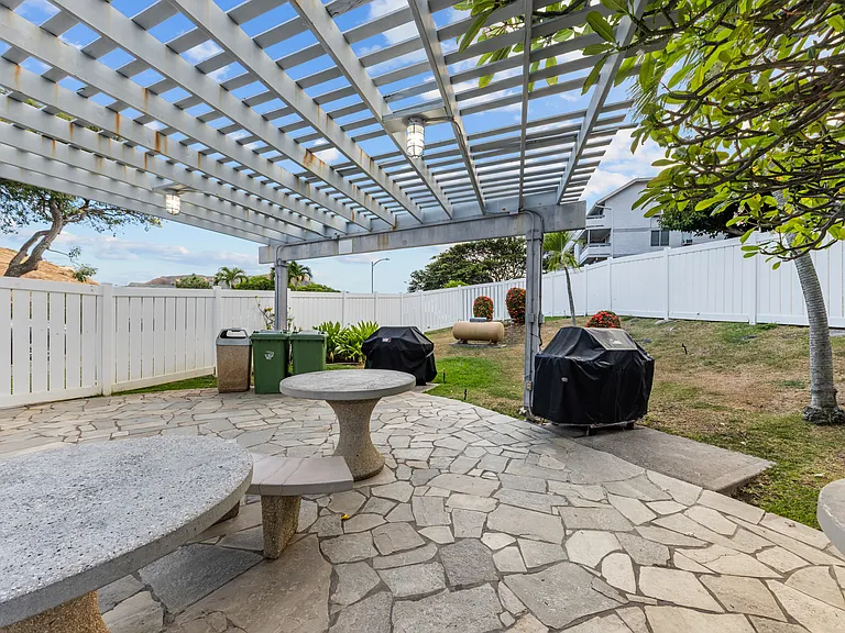 1136 Kumukumu St — Photo 17