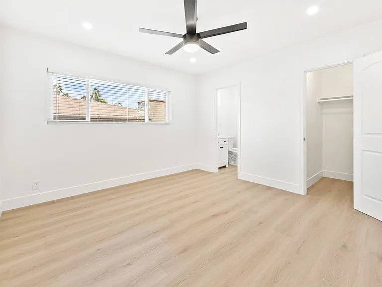 4021 Stevely Ave — Photo 43