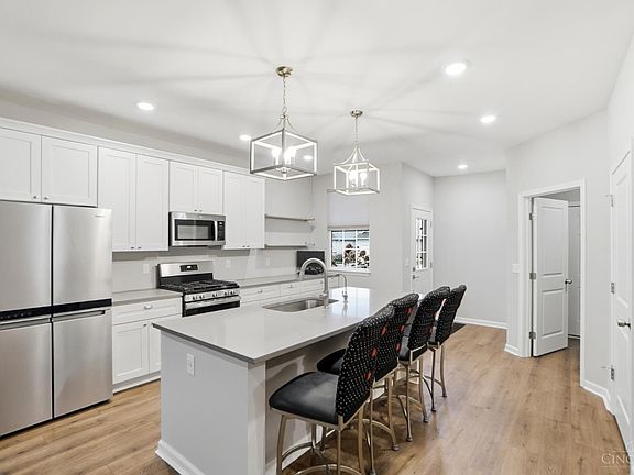 5th image of 5019 Garden Grove Ln #9