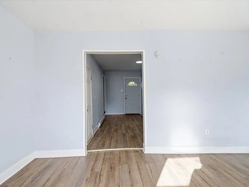 2 bed, 898 sqft, $1,200 — Photo 3