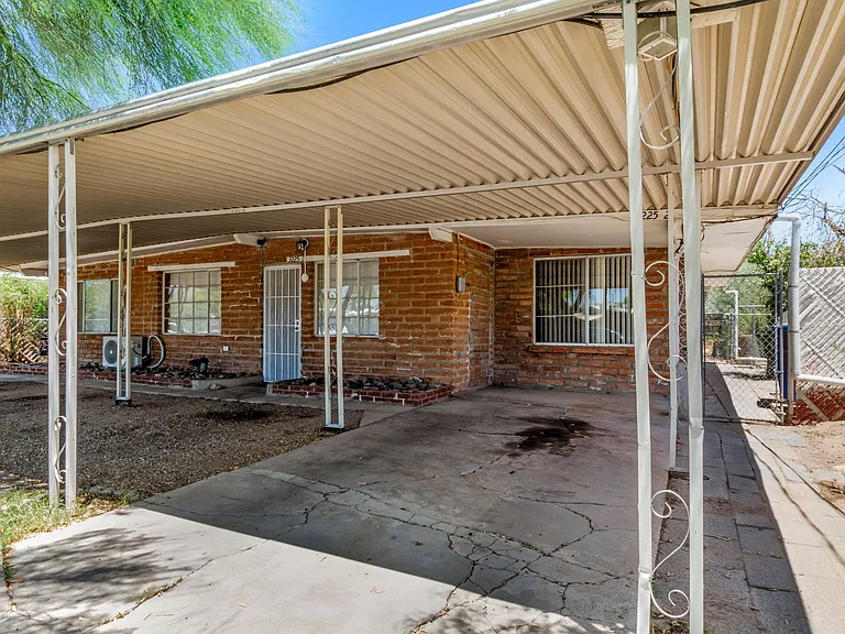 3225 E Patricia St — Photo 2