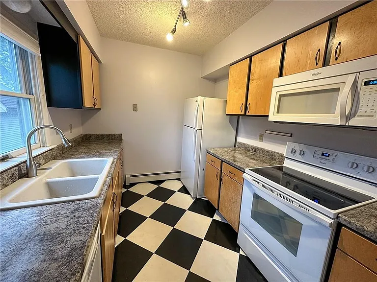 113 Comfort St #5 — Photo 7