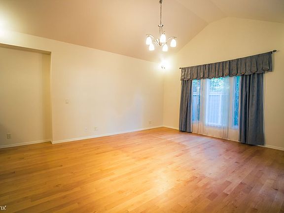 3rd image of 742 Barron Ave