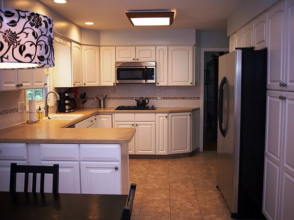 5th image of 48 Blue Spruce Ln