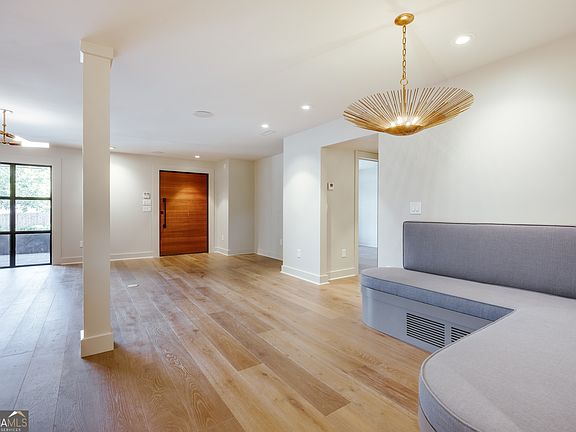 4th image of 1554 Lumpkin St #1
